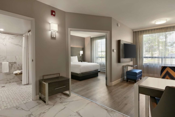 Hotel Embassy Suites by Hilton Montreal Airport